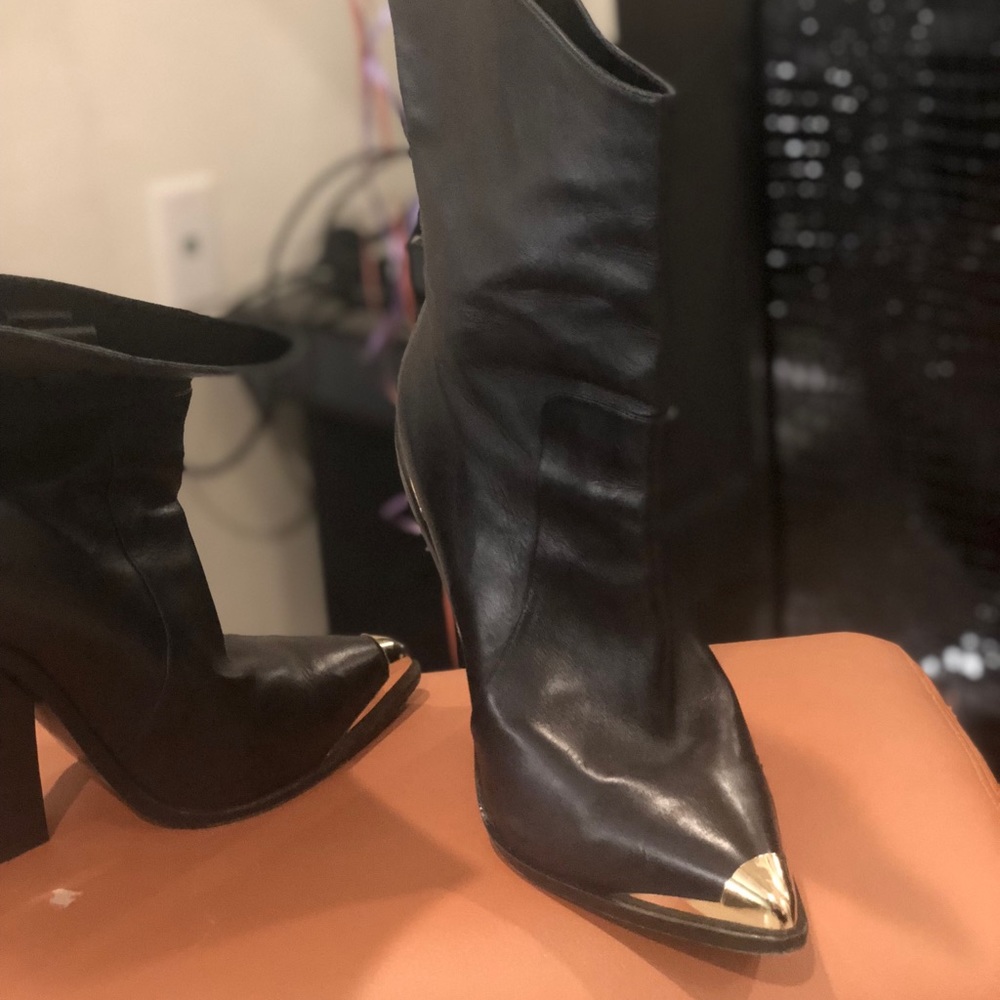 Versace boots size 40
